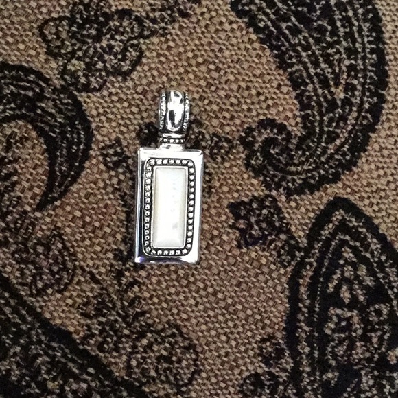 Premier Designs Jewelry - Premier Designs Mother of Pearl Pendant